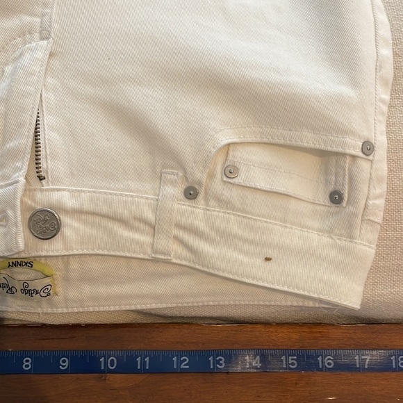 Indigo Rein Skinny Distressed Jeans Woman’s Size 11 NWT - Picture 9 of 17